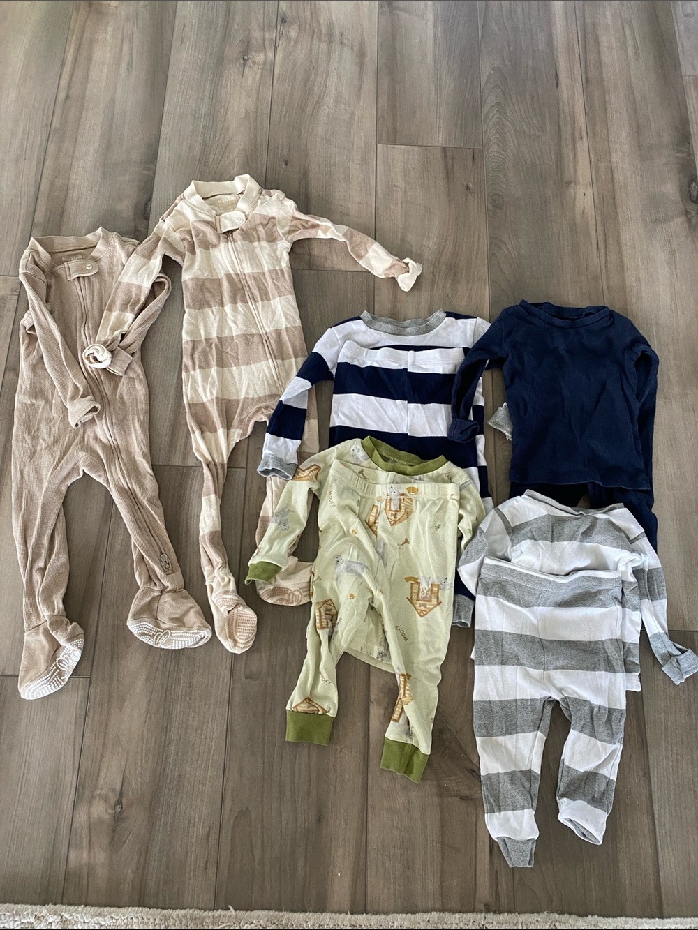 Lot of 6 pairs of Burt’s bees baby pajamas. 12 months.